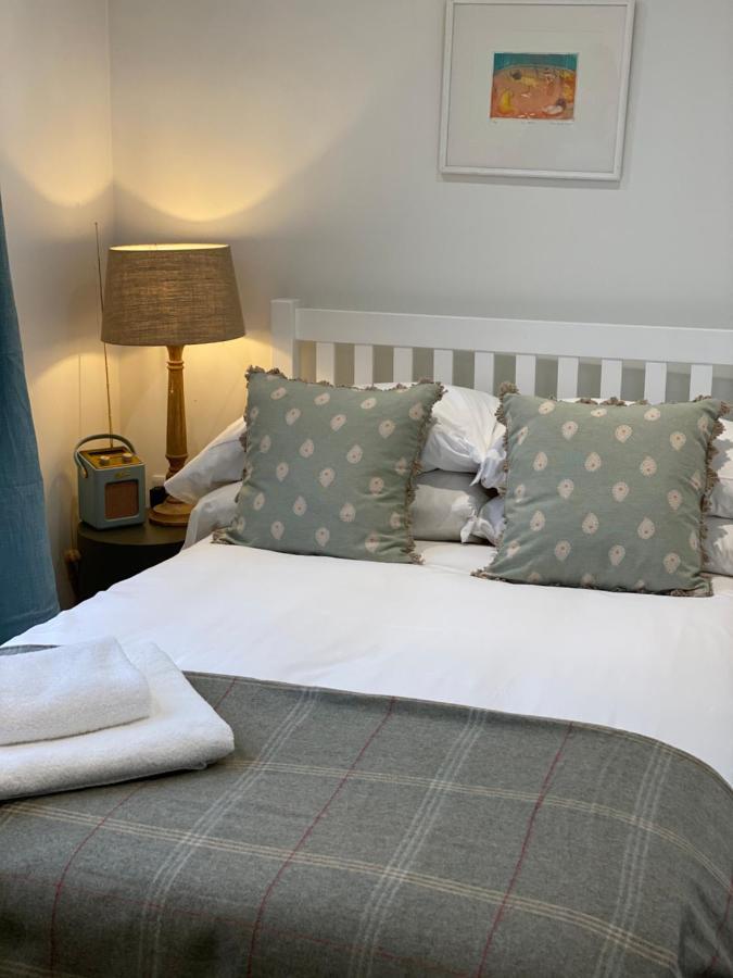 The Three Hills Hotel Bartlow ภายนอก รูปภาพ