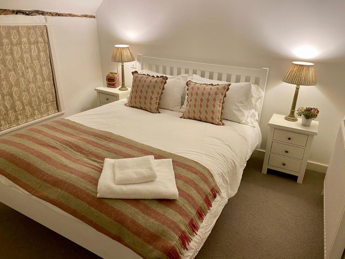 The Three Hills Hotel Bartlow ภายนอก รูปภาพ
