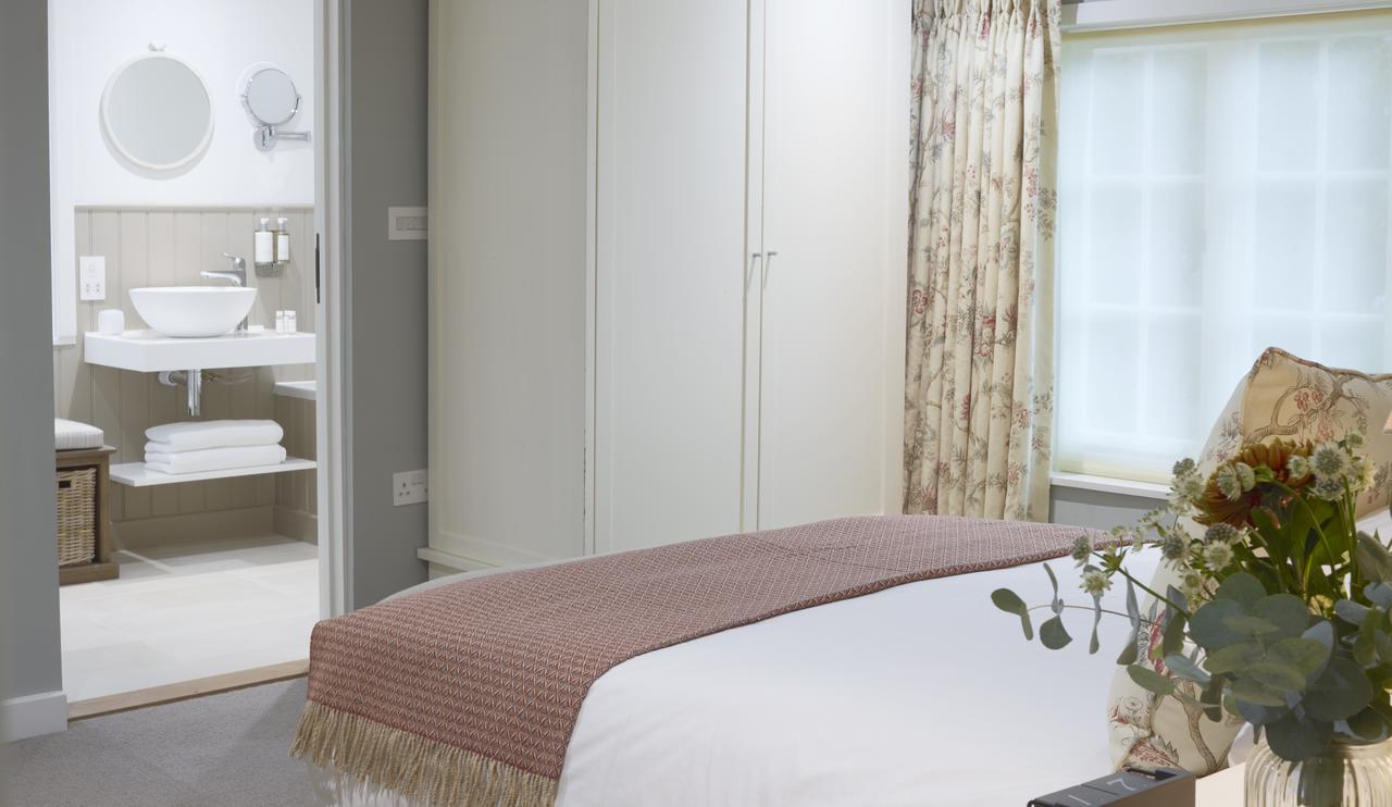 The Three Hills Hotel Bartlow ภายนอก รูปภาพ